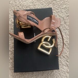 Sandales dolce and cabana color nude